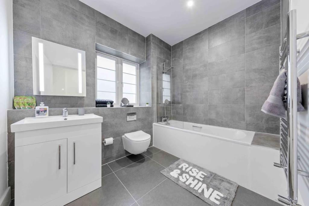 Holiday Home Sleep 8 Central London 9Elms Экстерьер фото