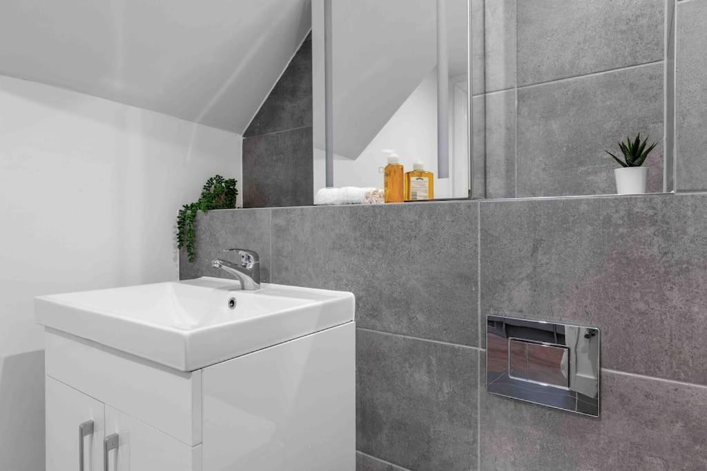 Holiday Home Sleep 8 Central London 9Elms Экстерьер фото